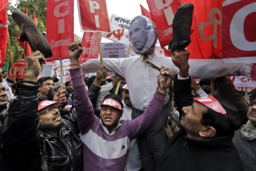 ​Hindistanda ABŞ prezidentinin müqəvvası yandırılıb
