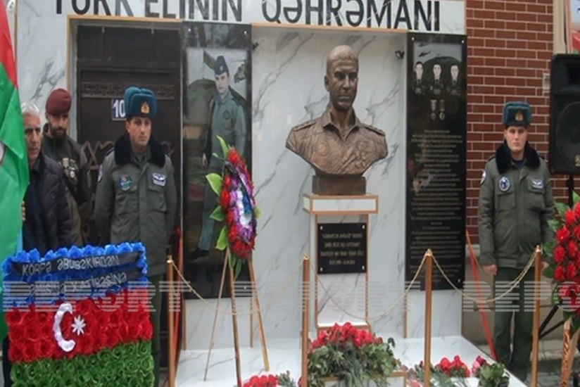 Kürdəmirdə Aprel döyüşləri şəhidinin büstünün açılışı olub