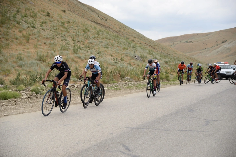Şose velosipedi üzrə Azərbaycan çempionatında qrup ötüşməsinə start verilib