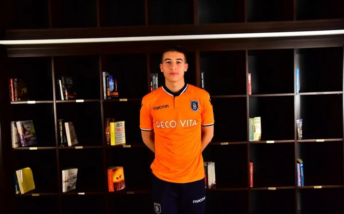 Millimizdən imtina edən futbolçu Türkiyə yığmasında
