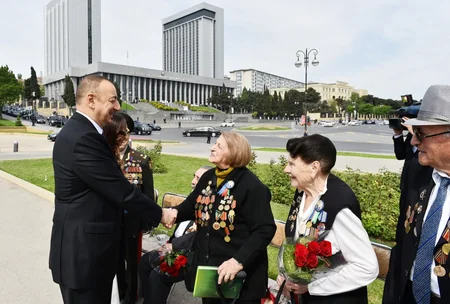 Prezident İlham Əliyev 9 May - Qələbə bayramı münasibətilə Bakıda keçirilən mərasimdə iştirak edib - YENİLƏNİB