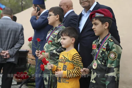 Bakıda üç şəhidin xatirə lövhəsinin açılışı olub