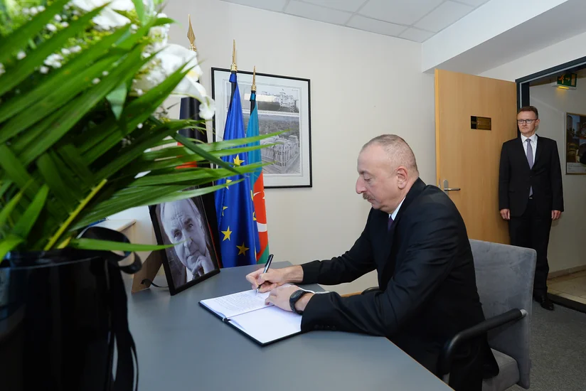 Президент Ильхам Алиев выразил соболезнование в связи с кончиной бывшего Федерального Канцлера Германии Гельмута Коля