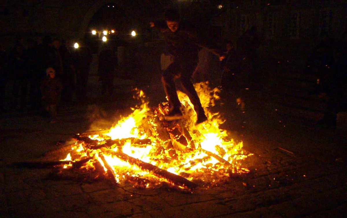 Azerbaijan celebrates Last Tuesday before Novruz