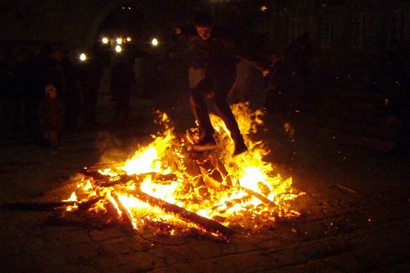 В Азербайджане сегодня отмечают последний вторник перед Новруз байрамы