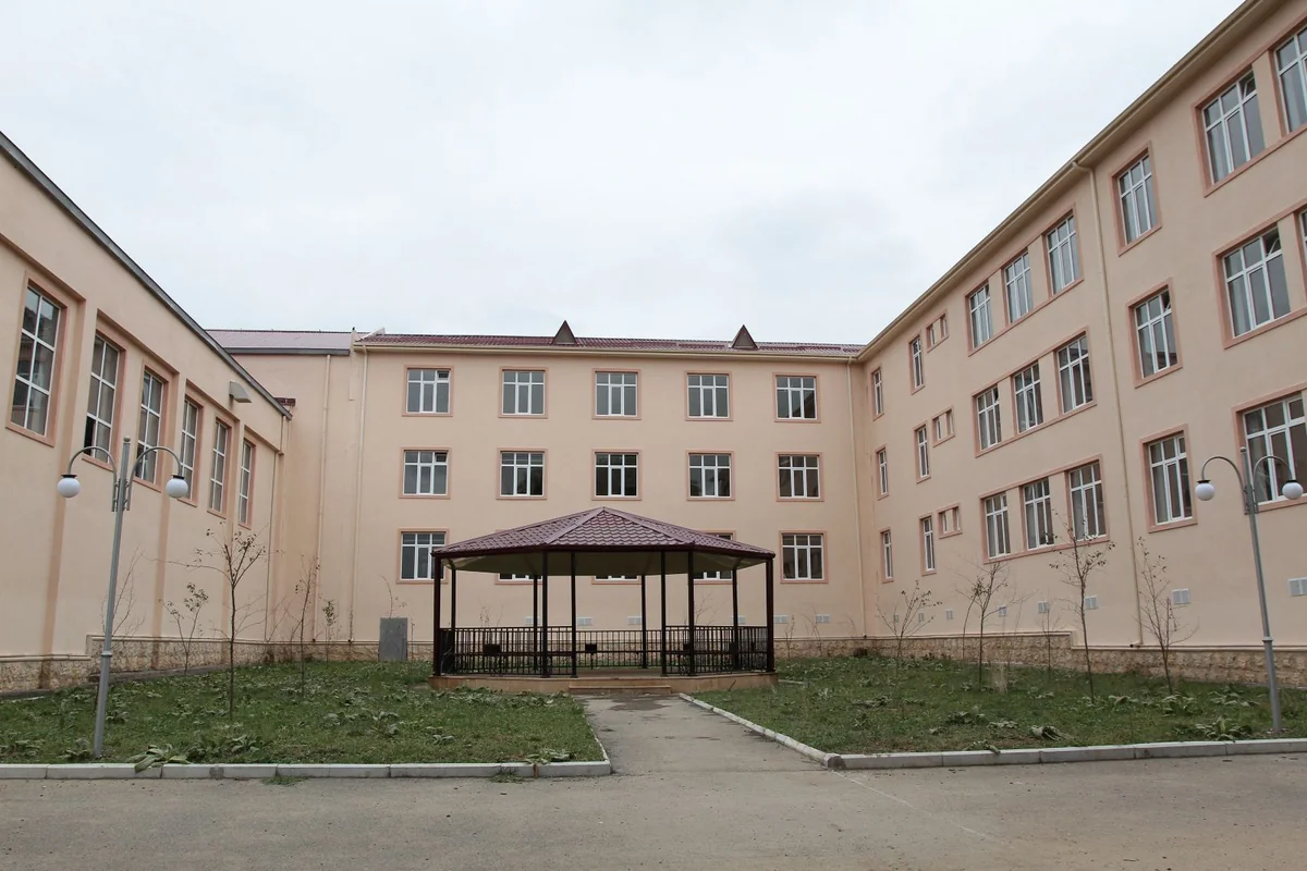 Kürdəmirdə məktəblərin qarşısında təhlükəsizlik tədbirləri görülür