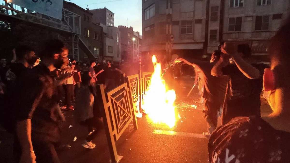 İranın Sistan-Bəlucistan əyalətində polis etiraz aksiyaçılarını kütləvi həbs edib