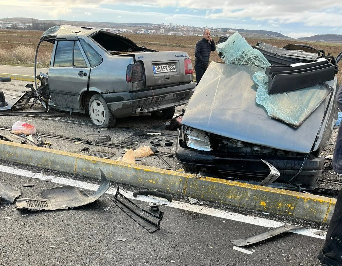 В тяжелом ДТП в Турции автомобиль разломило пополам, есть погибший и раненые