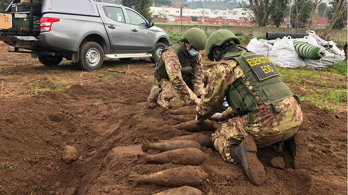 На базе итальянского клуба Рома нашли десятки снарядов времен войны