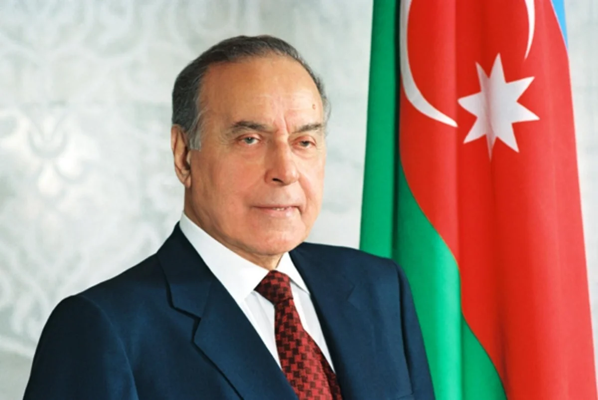 Pakistani media outlets publish article on Heydar Aliyev's role in relations between two countries