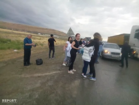 Siyəzəndə sərnişin avtobusu mikroavtobusla toqquşub, xəsarət alanlar var - FOTO