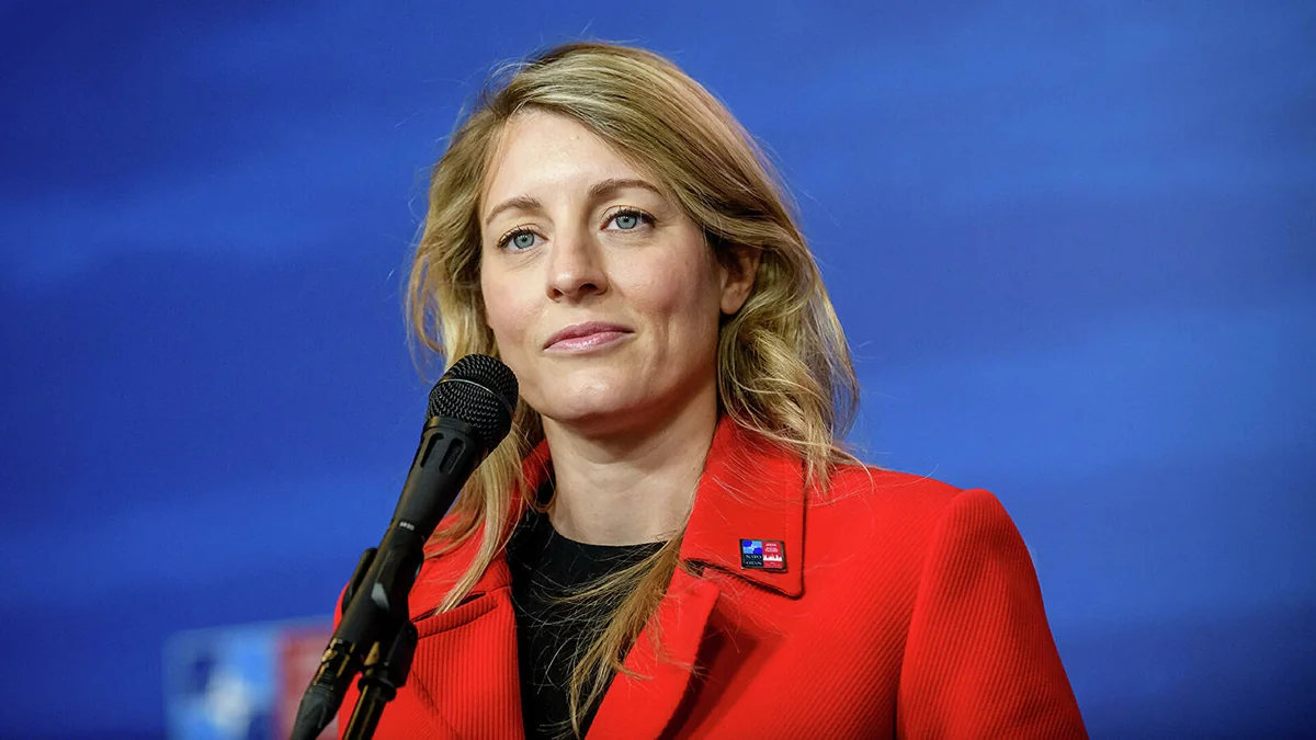 Глава МИД Канады заразилась коронавирусом