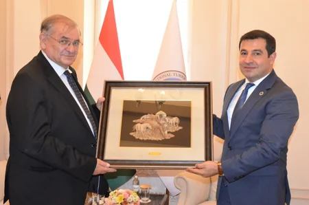 Macarıstan Parlamentinin vitse-spikeri Beynəlxalq Türk Akademiyasını ziyarət edib