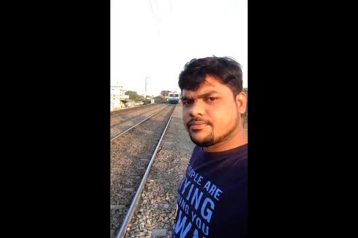 A blogger taking selfie hit by train - VIDEO