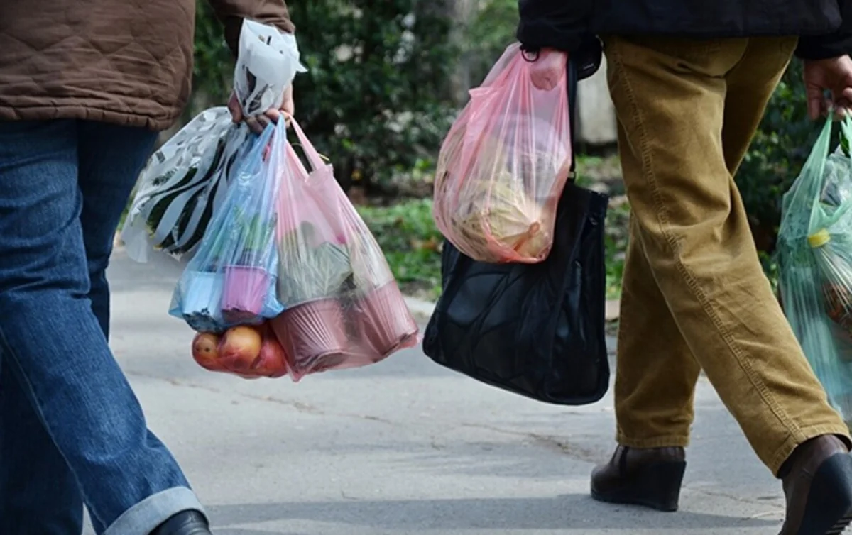 Shops in Azerbaijan to apply fee for polyethylene bags starting February 15