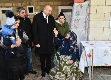 Prezident İlham Əliyev zəlzələ bölgəsinə gedib - FOTOLAR - YENİLƏNİB