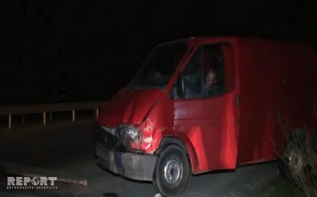 Goranboyda yük maşınından yola düşən köşk qəzaya səbəb olub - FOTO