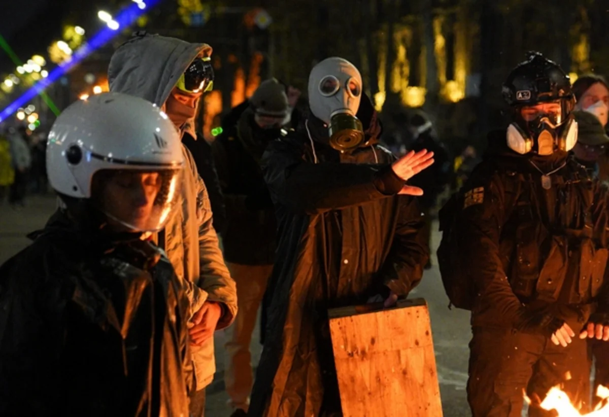 Georgian parliament bans masks at rallies