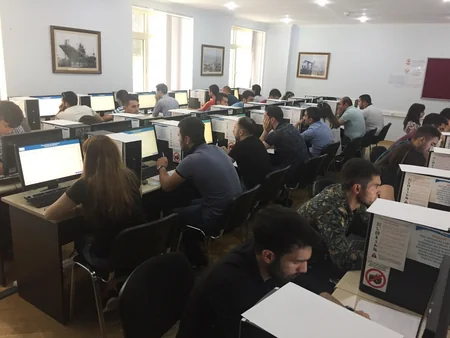 SOCAR-ın təlim mərkəzlərinə şagird qəbulu üzrə test imtahanları keçirilib