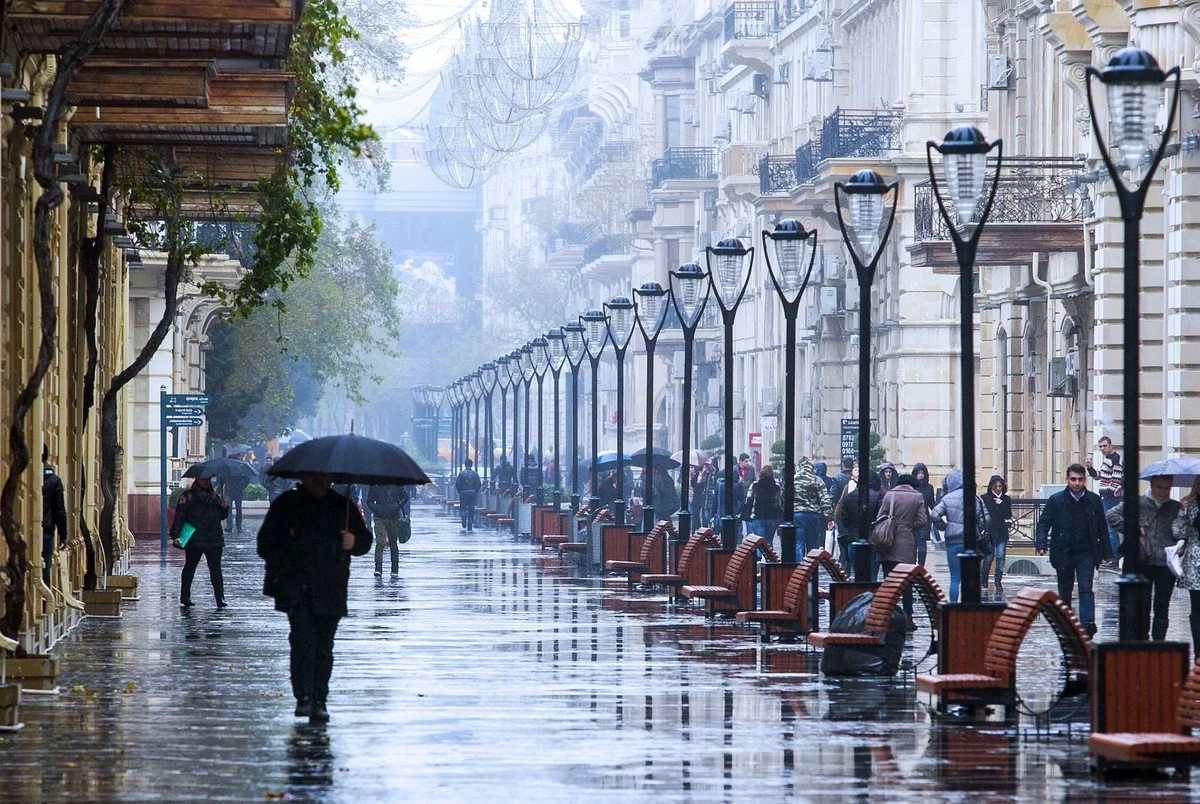 Rain, strong wind expected in Baku tomorrow