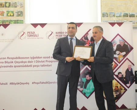Bərdədə keçmiş məcburi köçkünlərə peşə hazırlığı üzrə sertifikatlar təqdim edilib