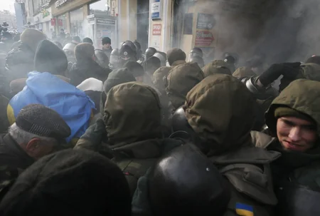 Mixeil Saakaşvilinin tərəfdarları Kiyevdə məhkəmə binasına girməyə cəhd ediblər