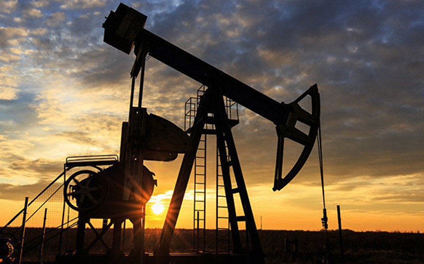 Səudiyyə Ərəbistanının energetika naziri həmkarları ilə neft bazarındakı vəziyyəti müzakirə edib