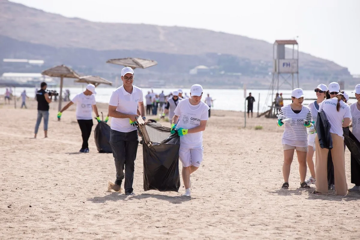 COP29 volunteers participate in coastal cleaning campaign