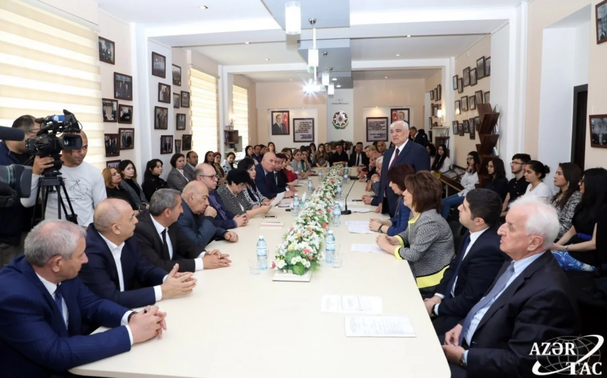 Ramiz Mehdiyevin “Tariximizin xanlıqlar dövrünün siyasi irsi sənədlər işığında” kitabının müzakirəsi keçirilib