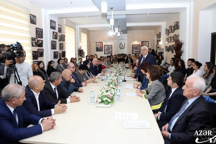 Ramiz Mehdiyevin “Tariximizin xanlıqlar dövrünün siyasi irsi sənədlər işığında” kitabının müzakirəsi keçirilib