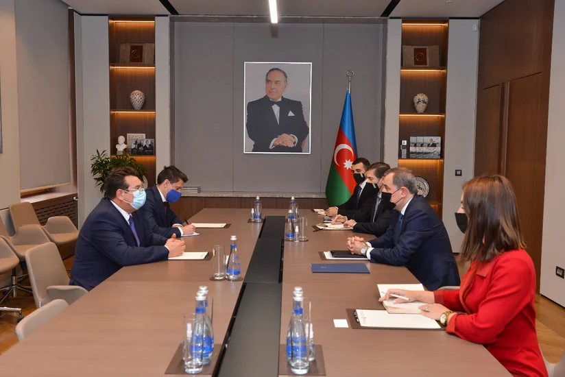 Ceyhun Bayramov Rumıniyanın Azərbaycandakı yeni səfiri ilə görüşüb