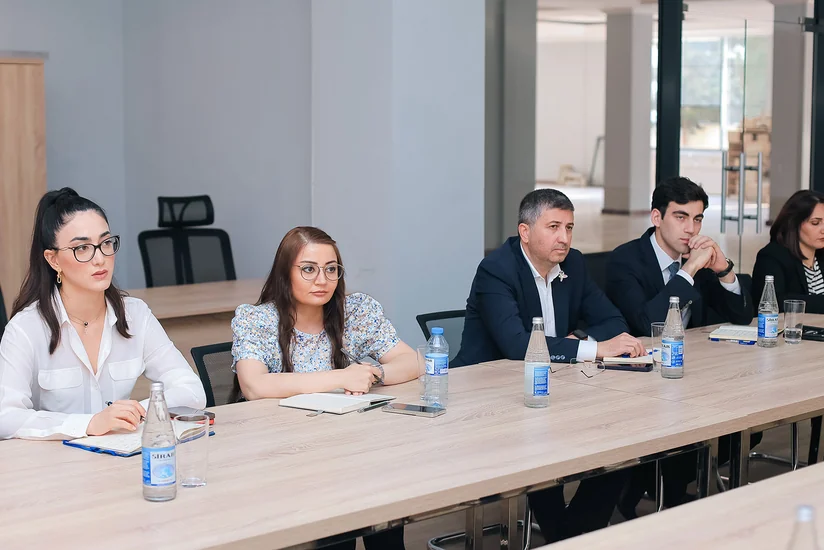 Elm və Təhsil Nazirliyi yanında İctimai Şuranın yeni tərkibdə ilk iclası keçirilib