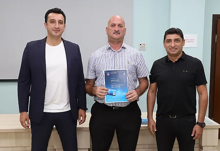Məşqçilərə diplomlar verilib