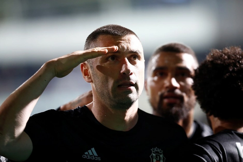 Burak Yılmazdan hərbi mesaj: Bir ölüb, min dirilərik