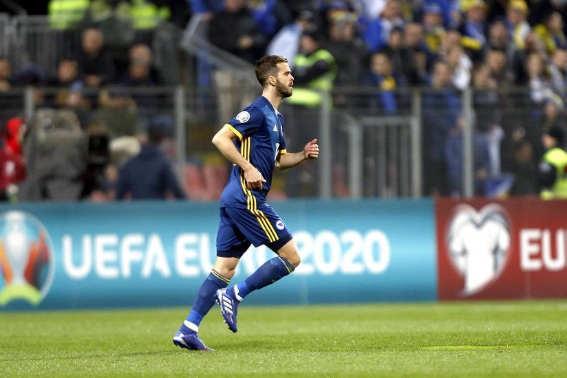 UEFA Yuventusun futbolçusunu iki oyunluq cəzalandırıb