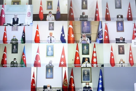 Hulusi Akar yüksək rütbəli zabitlərlə videokonfrans keçirib