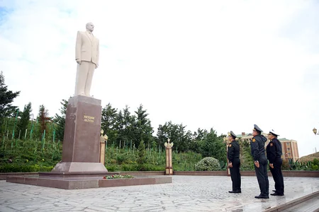 Zakir Həsənov Hərbi Dəniz Qüvvələrinin təlimini izləyib, tapşırıqlar verib