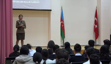 FHN məktəbdə təlim keçirib
