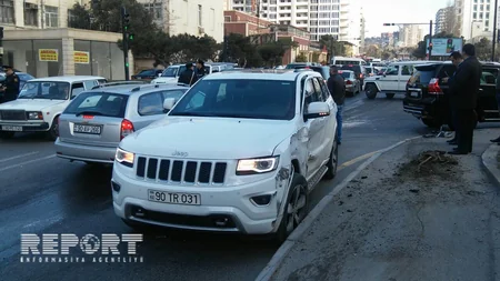 Paytaxtın Xətai rayonunda yol qəzası baş verib - FOTO