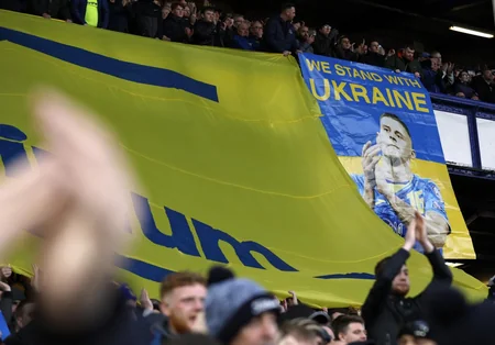 Everton və Mançester Siti meydana Ukrayna formaları ilə çıxıb
