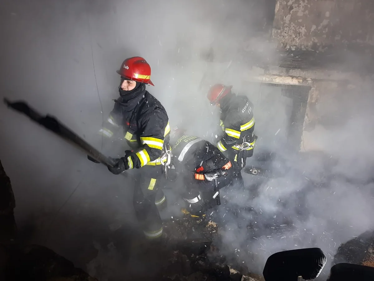 В Баку в доме прогремел взрыв, жители получили небольшие травмы
