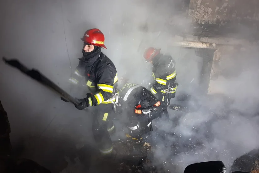В Баку в доме прогремел взрыв, жители получили небольшие травмы