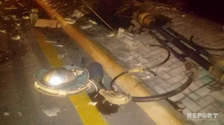 Bakıda avtomobil qəzaya uğrayaraq yanıb, xəsarət alan var