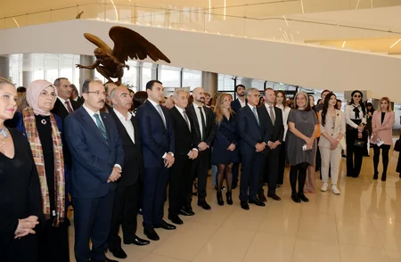 Heydər Əliyev Mərkəzində türkiyəli rəssam Devrim Erbilin sərgisi açılıb