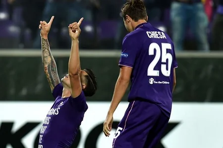 Fiorentina's player dedicates Europa League goals to cancer-stricken wife