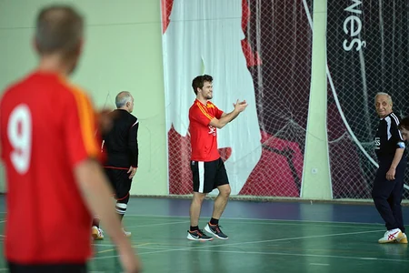FIDE prezidenti Şəmkirdə şahmatçılarla futbol oynayıb