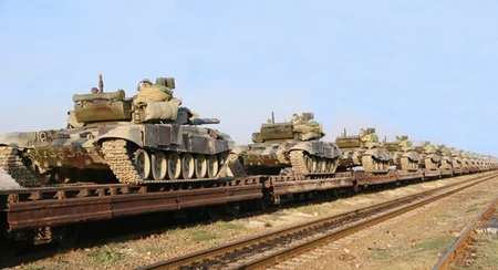 Azərbaycan MN: ​Zirehli döyüş texnikası təlim rayonlarına çatdırılıb
