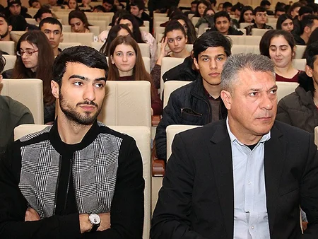 Mahir Mədətov Avroliqanın finalı ilə əlaqədar tələbələrlə görüşüb