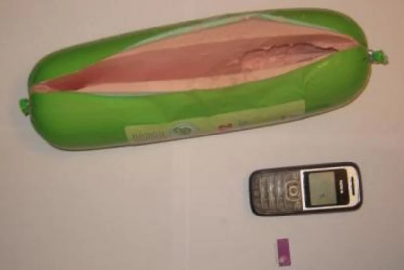 Bakıda məhbusa kolbasanın içində telefon ötürmək cəhdinin qarşısı alınıb