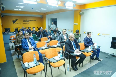 Siyasi analitik Elxan Şahinoğlunun Aprel atəş(kəs)i kitabının təqdimatı olub